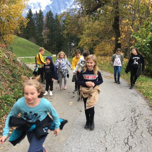 "Herbstlicher Turnunterricht in der Natur"02