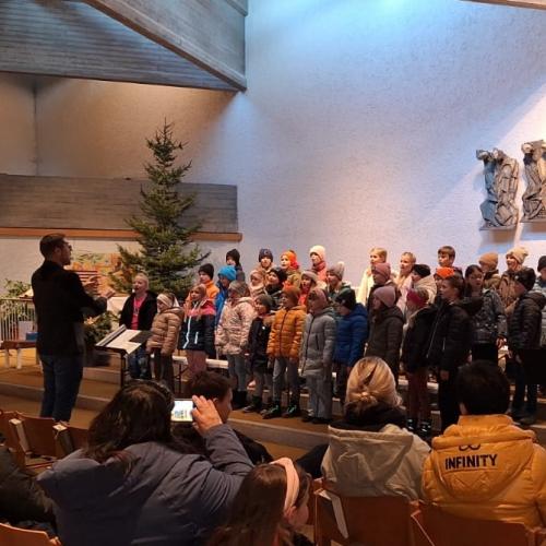 Schulchor_im_Advent_1