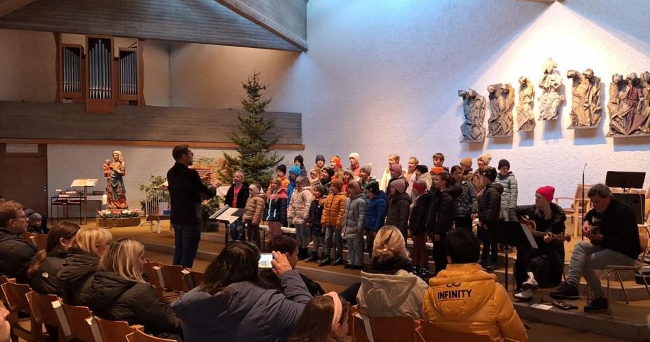 Schulchor_im_Advent_1
